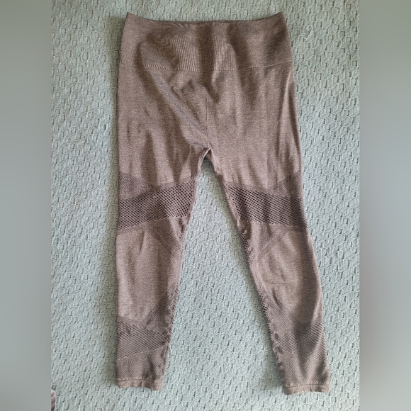 Fabletics Bundle - Picture 5 of 9